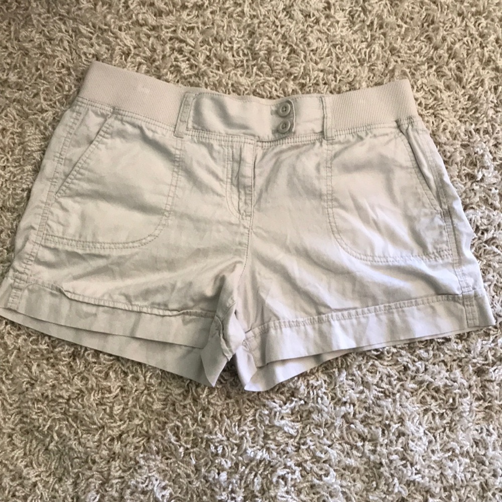 Size 10 Ann Taylor LOFT Soft Khaki shorts
